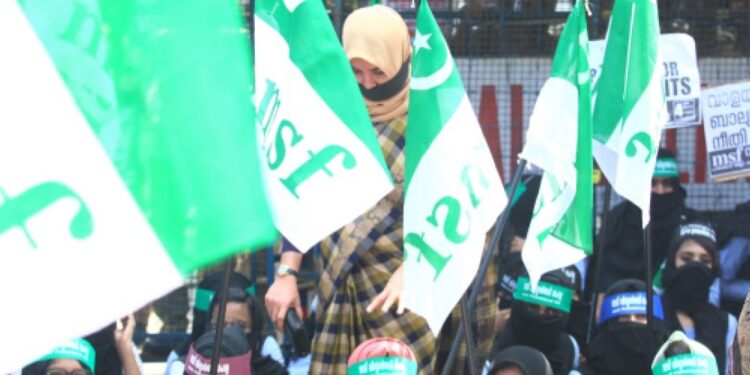 നവാസിന്റെ-അറസ്റ്റിലേക്ക്-കാര്യങ്ങള്‍-കൊണ്ടെത്തിച്ചത്-മുസ്ലീം-ലീഗ്-മുന്‍-ഹരിതാനേതാവ്-ഹഫ്‌സാമോള്‍