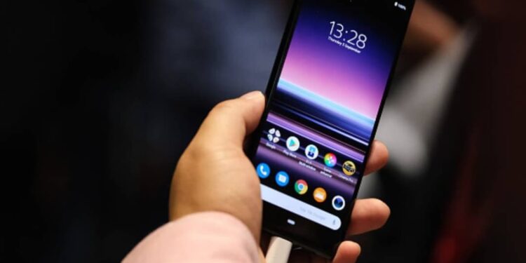 ഉന്നത-പോലീസ്-ഉദ്യോഗസ്ഥരെ-കുടുക്കിയ-ഫോണ്‍കെണി:-പിന്നിൽ-പോലീസുകാരനോ?-അന്വേഷണം-തുടങ്ങി