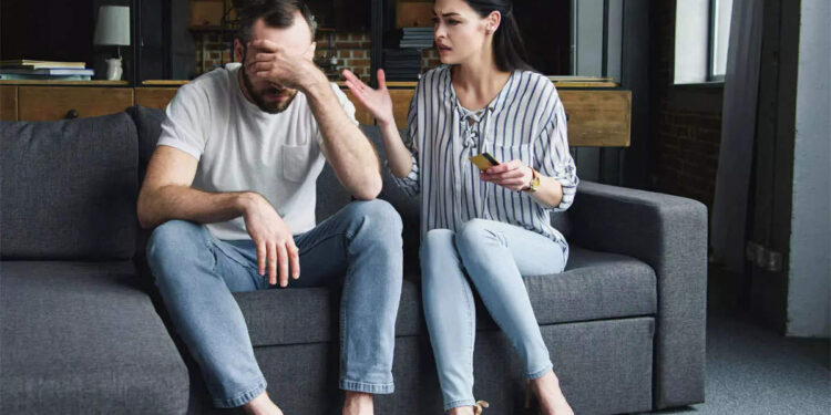 വർക്-ഫ്രം-ഹോം-മതി!-ഭർത്താവിനെ-ഓഫീസിലേക്ക്-വിളിക്കണം,-കാരണം-വെളിപ്പെടുത്തി-ഭാര്യ