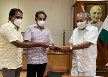 കോവിഡ്-പ്രതിരോധം:-10-ലക്ഷം-മുഖ്യമന്ത്രിക്ക്-കൈമാറി-കൈരളി-പ്രോഗ്രസീവ്-ഫോറം
