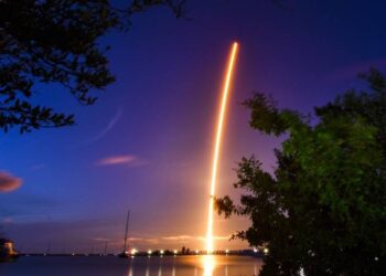 നാല്-‘സാധാരണ-യാത്രക്കാര്‍’-ബഹിരാകാശത്തേക്ക്;-ചരിത്രം-തിരുത്തി-സ്‌പേസ്-എക്‌സ്