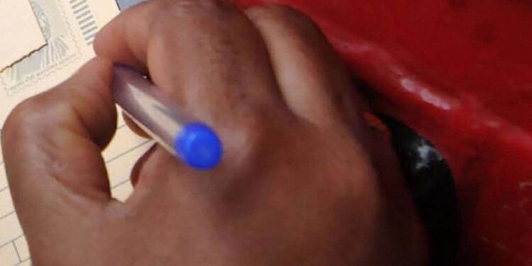 സര്‍ക്കാര്‍-ജീവനക്കാരുടെ-സാഹിത്യസൃഷ്ടി;-വിവാദ-ഉത്തരവ്-പിന്‍വലിച്ചു