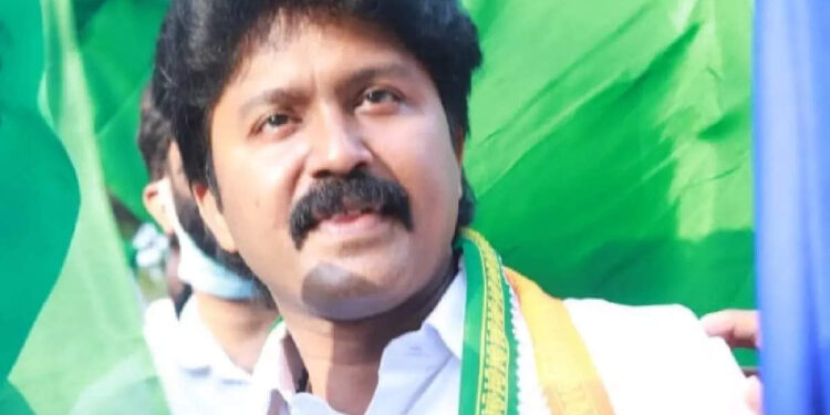 ബോംബെറിഞ്ഞ്-കൊല്ലുമെന്ന്-എൽദോസ്-കുന്നപ്പിള്ളിക്ക്-ഭീഷണി;-പി-ടി-തോമസ്-കാളപെറ്റെന്ന്-പറഞ്ഞാൽ-കയറെടുക്കുന്നയാണെന്ന്-പരിഹാസം