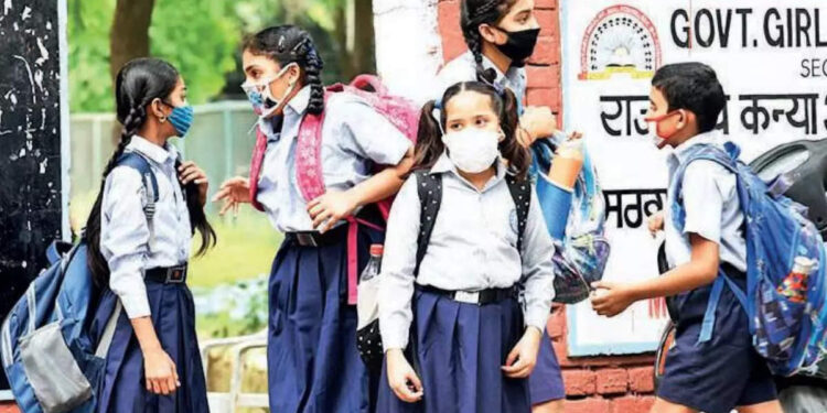 സ്കൂളിലേയ്ക്ക്-മടങ്ങാൻ-ഇനി-ഒരു-മാസം,-ക്ലാസുകൾക്ക്-ഷിഫ്റ്റ്-സമ്പ്രദായം?-തിരക്കിട്ട-ആലോചനകളിൽ-വിദ്യാഭ്യാസ-വകുപ്പ്