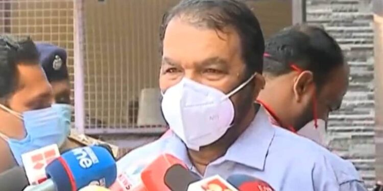 ക്ലാസുകള്‍ക്ക്-ഷിഫ്റ്റ്,-ഓൺലൈനും-തുടരും,-എല്ലാം-വകുപ്പുമായി-ആലോചിച്ചുതന്നെ:-വിദ്യാഭ്യാസമന്ത്രി