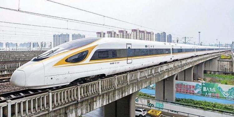 ഒരു-കാലത്തും-ലാഭത്തിലെത്തില്ല,-കേരളത്തെ-കീറി-മുറിയ്ക്കും;-കെ-റെയിലിനെതിരെ-യുഡിഎഫ്-ഉപസമിതി-റിപ്പോർട്ട്