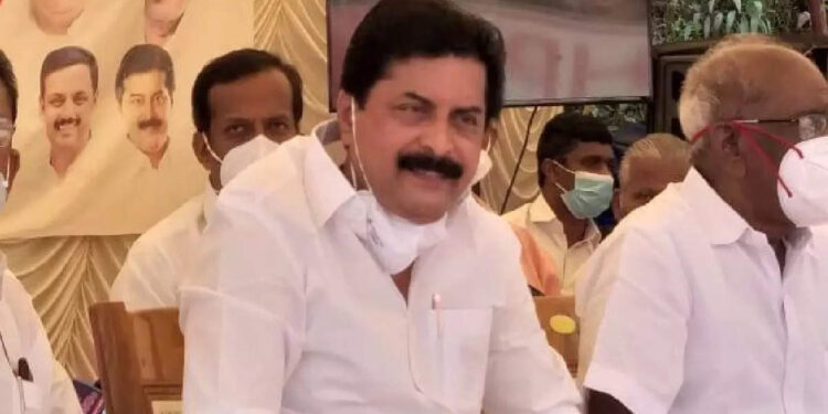 റോഡിൽ-അപകടത്തിൽപെട്ട്-കിടന്നയാൾക്ക്-രക്ഷകനായി-മന്ത്രി-റോഷി-അഗസ്റ്റിൻ;-സംഭവം-കൊല്ലം-ബൈപ്പാസിൽ