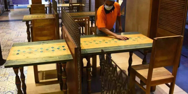 ഹോട്ടലുകളിലും-ബാറുകളിലും-ഇരുന്ന്-കഴിക്കാം;-പുതിയ-ഇളവുകൾ-പ്രഖ്യാപിച്ചു