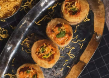 പാനി-പുരി-ബോറടിച്ചോ?-കുറച്ച്-ബട്ടർ-ചിക്കനും-കൂടെ-ചേർത്തലോ