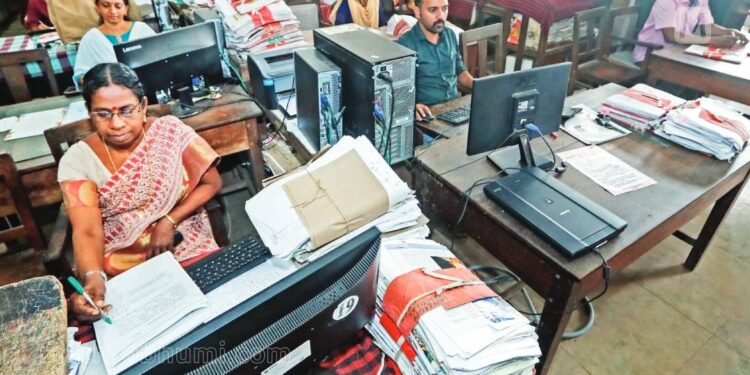 ദേവസ്വംബോര്ഡ്,-പൊതുമേഖല-നിയമനങ്ങള്ക്ക്-പോലീസ്-വെരിഫിക്കേഷന്-നിര്ബന്ധമാക്കി