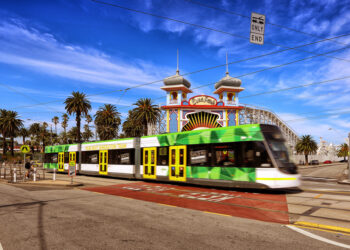 കോവിഡ് -19 “സൂപ്പർ-സ്പ്രെഡർ ഇവന്റ്” തടയാൻ ശനിയാഴ്ച മെൽബെൺ നഗരത്തിൽ പൊതുഗതാഗതം നിശ്ചലമാക്കും.