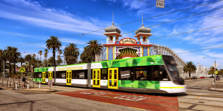 കോവിഡ് -19 “സൂപ്പർ-സ്പ്രെഡർ ഇവന്റ്” തടയാൻ ശനിയാഴ്ച മെൽബെൺ നഗരത്തിൽ പൊതുഗതാഗതം നിശ്ചലമാക്കും.