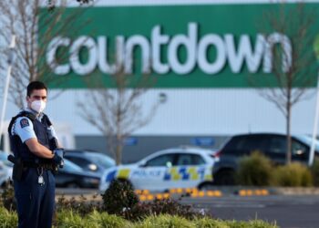 ന്യൂസിലാന്റിൽ ഐസിസ് തീവ്രവാദിയെ സൂപ്പർമാർക്കറ്റിൽ വെടിവച്ചു കൊന്നു.