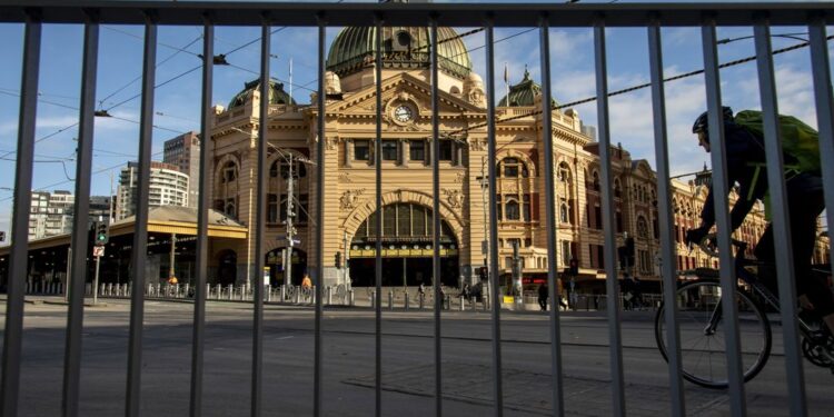 വിക്ടോറിയയിൽ ലോക്ക് ഡൗണിനു പകരം ‘ലോക്ക് ഔട്ട്’ സംവിധാനം പരീക്ഷിച്ചേക്കും.