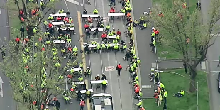 നിർമ്മാണ തൊഴിലാളികൾ മെൽബൺ തെരുവുകൾ ഉപരോധിച്ചു