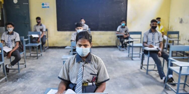 സ്‌കൂള്‍-തുറക്കല്‍:-ഒരു-ഷിഫ്റ്റില്‍-പരമാവധി-30-കുട്ടികള്‍,-ആദ്യഘട്ടത്തില്‍-‘ഹാപ്പിനസ്-കരിക്കുലം’