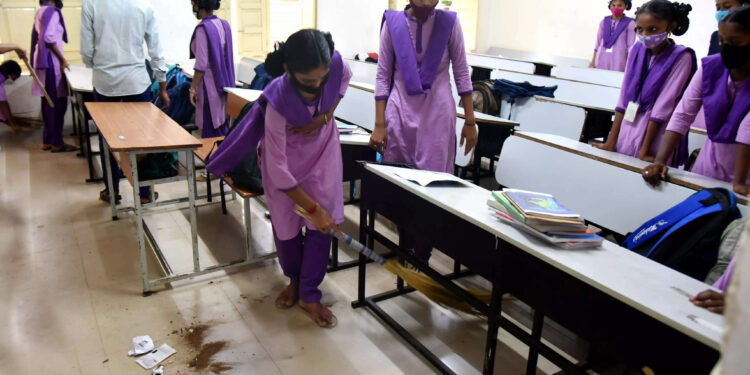 ക്ലാസിൽ-ശ്രദ്ധിച്ചില്ല,-കൊല്ലത്ത്-മൂന്നാം-ക്ലാസുകാരൻ്റെ-കണ്ണ്-പൊട്ടിച്ചു;-അധ്യാപികയ്ക്ക്-ഒരു-വര്‍ഷം-കഠിനതടവ്