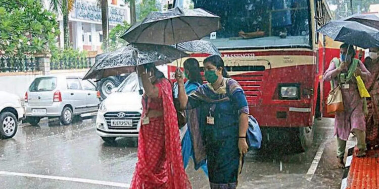 സംസ്ഥാനത്ത്-ശക്തമായ-മഴ-തുടരും;-ഇന്നും-നാളെയും-ഏഴ്-ജില്ലകളിൽ-യെല്ലോ-അലേർട്ട്