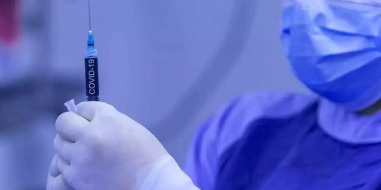 സംസ്ഥാനത്ത്-കൊവിഡ്-കേസുകൾ-കുറഞ്ഞുവരുന്നു;-41.6-ശതമാനം-പേർ-രണ്ട്-ഡോസ്-വാക്സിനും-സ്വീകരിച്ചു