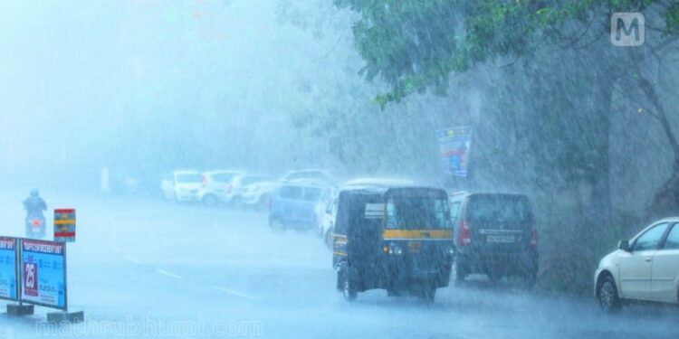 കേരളത്തില്-അതിതീവ്ര-മഴയ്ക്ക്-സാധ്യത;-ഇടുക്കിയില്-ചൊവ്വാഴ്ച-റെഡ്-അലര്ട്ട്