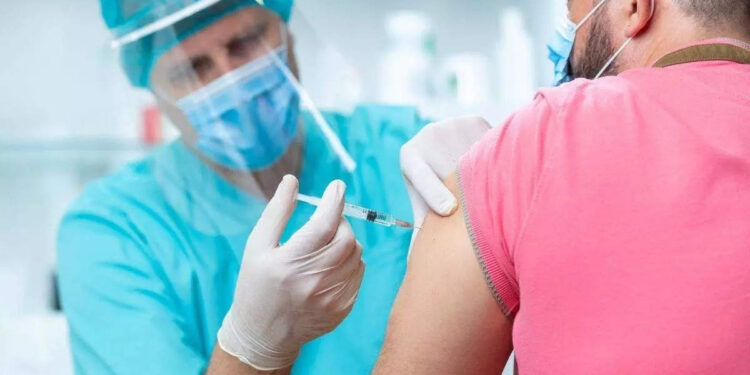 ഇന്ന്-രോഗം-സ്ഥിരീകരിച്ചവരിൽ-3426-പേർ-വാക്സിൻ-സ്വീകരിക്കാത്തവർ;-93.04-ശതമാനം-പേർക്ക്-ഒറ്റ-ഡോസ്-വാക്സിൻ-നൽകി