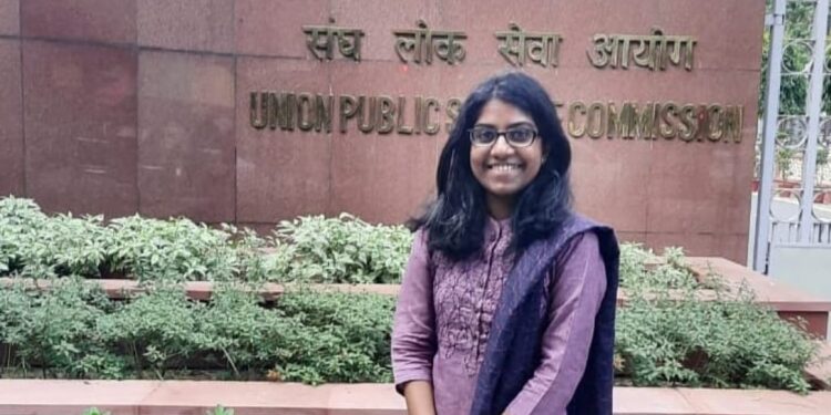 കെഎഎസില്‍-ഫസ്റ്റ്,-സിവില്‍-സര്‍വീസില്‍-135:-ഇരട്ട-റാങ്ക്-നേട്ടവുമായി-മാലിനി-ശ്രീ