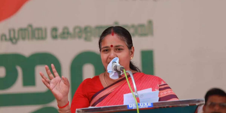 ചുട്ടുകൊല്ലുമെന്നും-പറഞ്ഞിട്ടും-നിലപാടിൽ-ഉറച്ചു-നിന്ന-പ്രഹ്ലാദനെയും,-നിരന്തരം-ആക്രമിച്ച-ഹിരണ്യകശ്യപുവിനെയും-ഓർക്കണം:-ശോഭ-സുരേന്ദ്രൻ