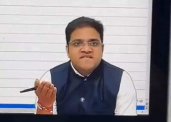 ടീച്ചർ:-ഒരു-ക്വാർട്ടറിൽ-എത്രയുണ്ട്?-വിദ്യാർത്ഥി:-30-എംഎൽ,-ശുഭം