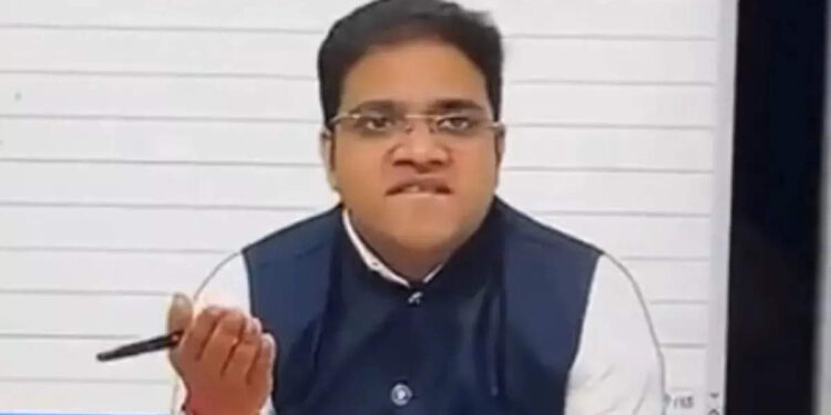 ടീച്ചർ:-ഒരു-ക്വാർട്ടറിൽ-എത്രയുണ്ട്?-വിദ്യാർത്ഥി:-30-എംഎൽ,-ശുഭം