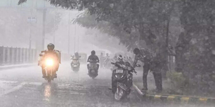 സംസ്ഥാനത്ത്-ശക്തമായ-മഴ-തുടരും;-ഇന്നും-നാളെയും-ഒൻപത്-ജില്ലകളിൽ-ഓറഞ്ച്-അലേർട്ട്