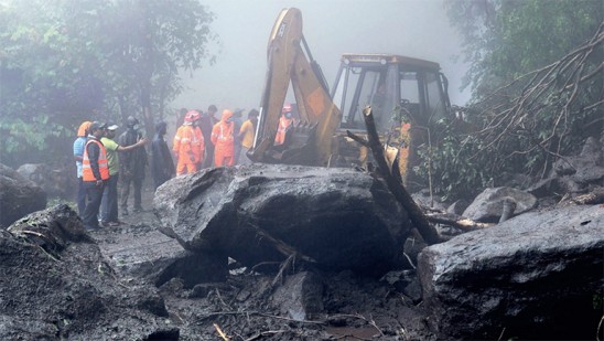 കനത്തമഴ:-4-മരണം-;-അട്ടപ്പാടി-ചുരത്തിൽ-മണ്ണിടിഞ്ഞു-;-13-ജില്ലയിലും-ജാഗ്രതാ-നിർദേശം