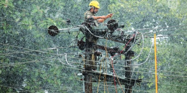 മഴകാരണം-വൈദ്യുതി-ഉപഭോഗം-കുറഞ്ഞു;-സംസ്ഥാനത്ത്-ലോഡ്-ഷെഡിങ്-ഉണ്ടായേക്കില്ല