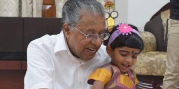 അറിവാണ്-സമൂഹത്തെ-പുരോഗതിയിലേക്ക്-നയിക്കുന്നത്:-കുരുന്നുകൾക്ക്-ആദ്യാക്ഷരം-കുറിച്ച്-മുഖ്യമന്ത്രി