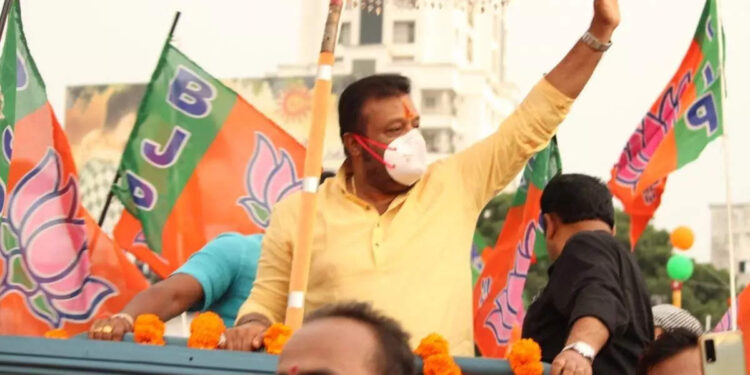 തിരുവനന്തപുരം-വിമാനത്താവളം:-വിമര്‍ശിക്കുന്നവര്‍ക്ക്-വിറ്റുതുലച്ചു-എന്ന്-പറയാം,-സത്യം-അതല്ലല്ലോ:-സുരേഷ്-ഗോപി