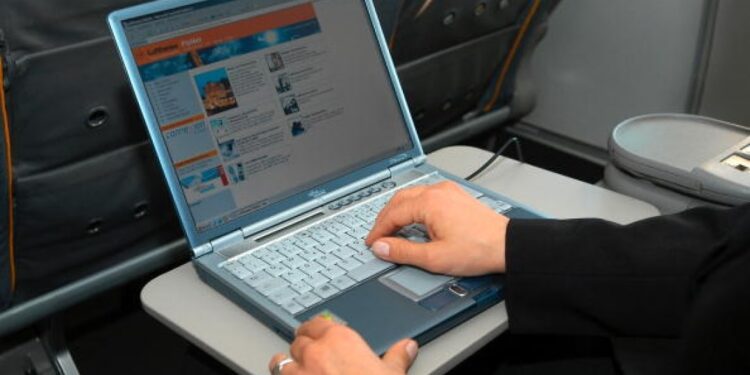 വിമാനങ്ങളില്‍-ഇന്റര്‍നെറ്റ്-സേവനം-നല്‍കാന്‍-സ്റ്റാര്‍ലിങ്ക്