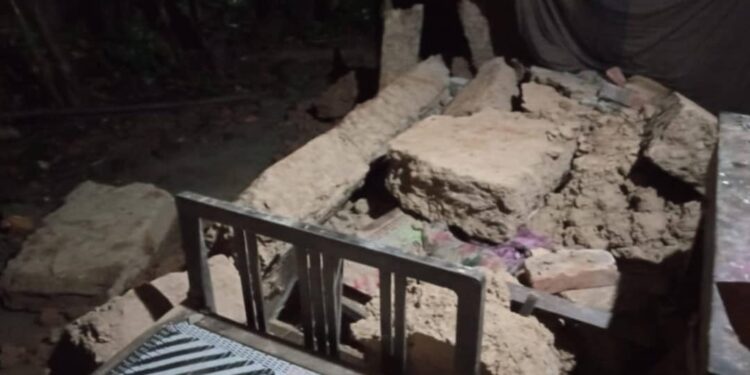 തിരുവനന്തപുരം-ചെമ്പകമംഗലത്ത്-വീടിന്റെ-ചുമരിടിഞ്ഞ്-വീണ്-കുട്ടികള്‍ക്ക്-പരിക്ക്