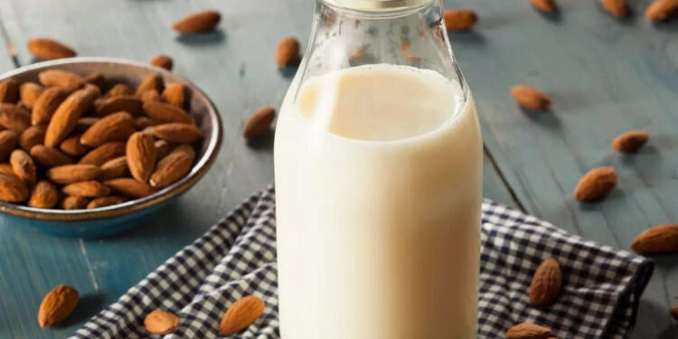 ബദാം-പാൽ-ചിലരിൽ-ഈ-ആരോഗ്യ-പ്രശ്നങ്ങൾ-ഉണ്ടാക്കിയേക്കാം