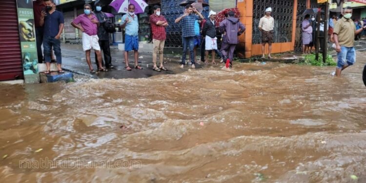 ഇന്നും-നാളെയും-ശക്തമായ-മഴയ്ക്കും-കാറ്റിനും-സാധ്യത;-കനത്ത-ജാഗ്രത-വേണമെന്ന്-മുന്നറിയിപ്പ്