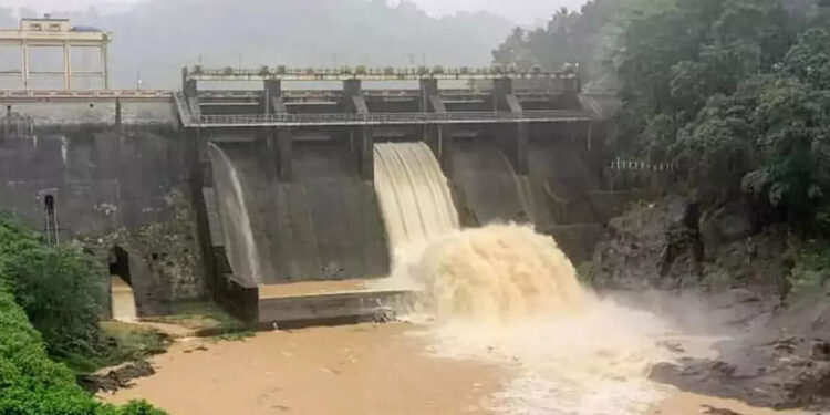 എട്ട്-ഡാമുകളില്‍-റെഡ്-അലര്‍ട്ട്;-സംസ്ഥാനത്താകെ-105-ദുരിതാശ്വാസ-ക്യാമ്പുകൾ-തുറന്നു;-ജാഗ്രത-തുടരണമെന്ന്-മുഖ്യമന്ത്രി