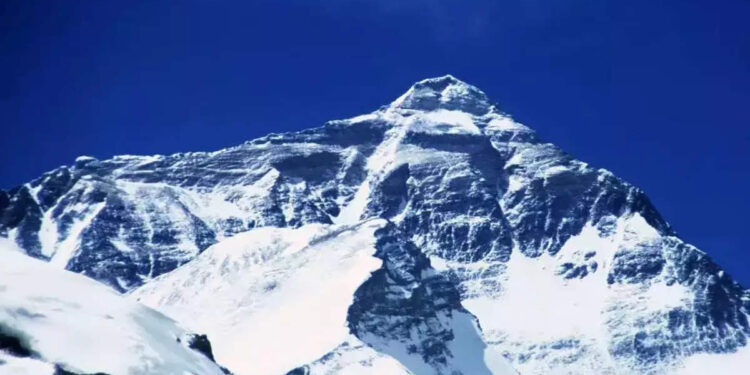 എവറസ്റ്റ്-കയറുന്നതിനിടെ-ശ്വാസതടസം;-മലയാളി-വിദ്യാര്‍ത്ഥി-മരിച്ചു