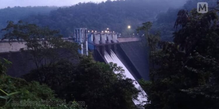 പമ്പ,-ഇടമലയാര്‍-അണക്കെട്ടുകള്‍-തുറന്നു;-പെരിയാറിന്റെ-തീരത്ത്-അതീവജാഗ്രത