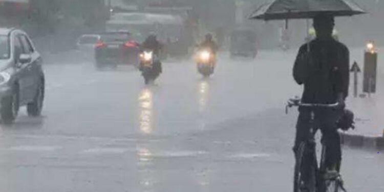 മഴ-കുറയുന്നു,-എട്ട്-ജില്ലകളിൽ-ഓറഞ്ച്-അലേര്‍ട്ട്-പിൻവലിച്ചു;-തീവ്രമഴ-മൂന്ന്-ജില്ലകളിൽ-മാത്രം