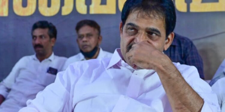 കെപിസിസിയില്‍-എ,-ഐ-ഗ്രൂപ്പുകള്‍ക്ക്-പട്ടിക-കൊണ്ടടി,-പിന്നില്‍-കെസി.-വേണുഗോപാലോ?