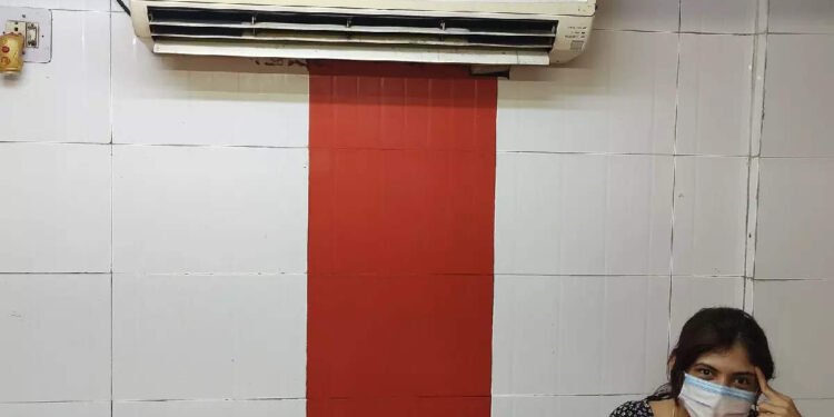 ഭക്ഷണം-കഴിക്കണോ?-കൂടെയൊരു-സ്ത്രീയുണ്ടാവണം,-നിബന്ധനയുമായി-ഹോട്ടൽ