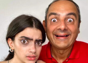 അല്ല-ഇതാരൊക്കെ!-മിസ്റ്റർ-ബീനും-മകളുമല്ലേ?-ഒരു-മിനിറ്റേ…