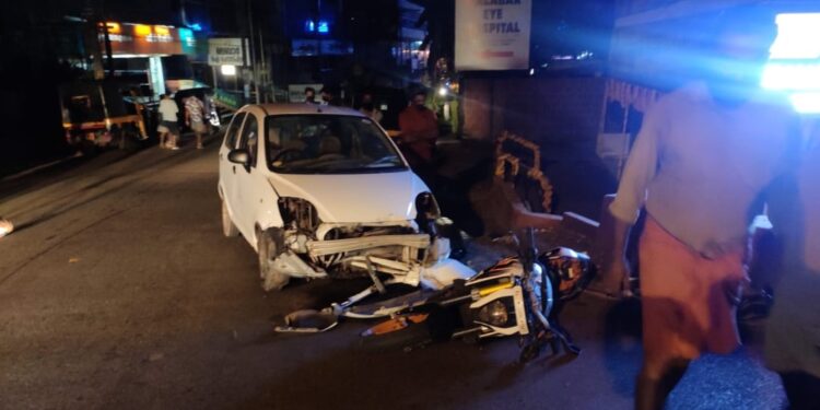 കണ്ണൂരില്‍-ബൈക്കില്‍-കാറിടിച്ച്-രണ്ടു-പേര്‍-മരിച്ചു