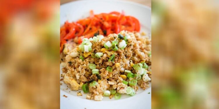 വളരെ-എളുപ്പത്തില്‍-തയ്യാറാക്കാം-കീറ്റോ-ഫ്രൈഡ്-റൈസ്-റെസിപ്പി