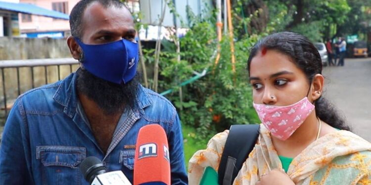 വിവാദ-പരാമര്ശം:-മന്ത്രി-സജി-ചെറിയാനെതിരേ-പരാതി-നല്കി-അനുപമയും-ഭര്ത്താവും