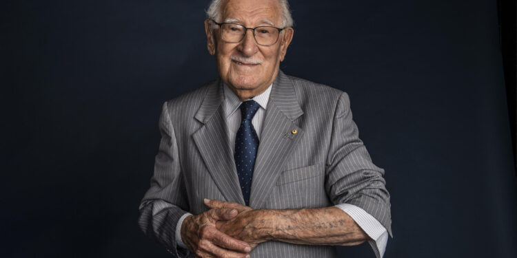 നാസി തടങ്കല്പാളയത്തിലെ ജൂതവേട്ടയെ അതിജീവിച്ച 101 -കാരന് എഡി ജാക്കുവ വിടവാങ്ങി.