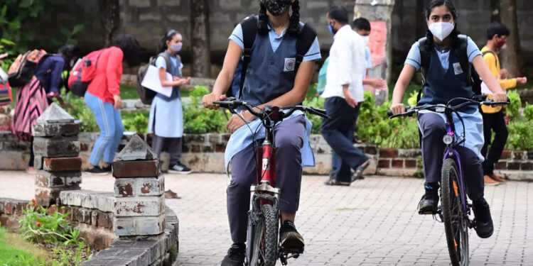 ഇന്ന്-മാസ്കണിഞ്ഞ-പ്രവേശനോത്സവം;-കുട്ടികള്‍-തിരികെ-സ്കൂളിലേയ്ക്ക്;-ജാഗ്രത-കൈവിടരുതെന്ന്-സര്‍ക്കാര്‍